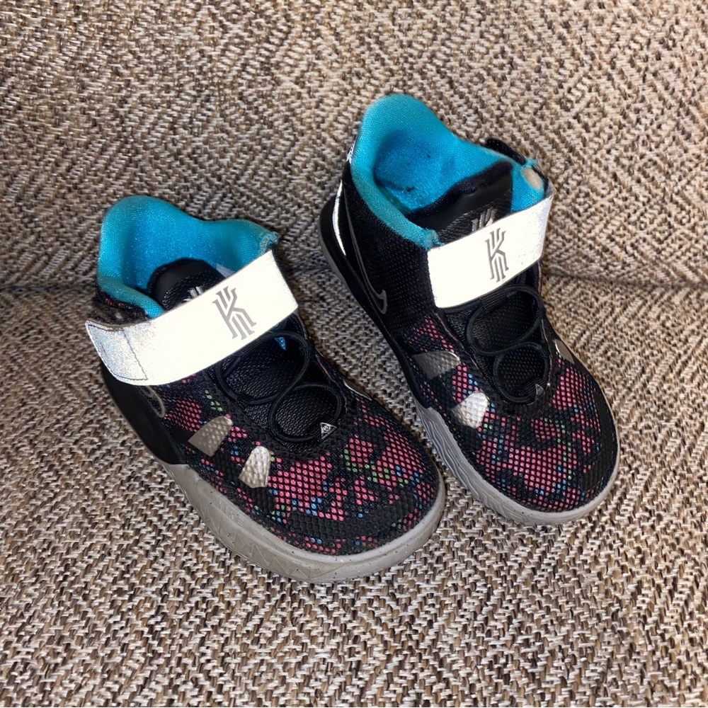 Nike SIZE 9C KYRIE PS PIXEL CAMO CT4980-008 Child/Toddler Shoes Sneakers